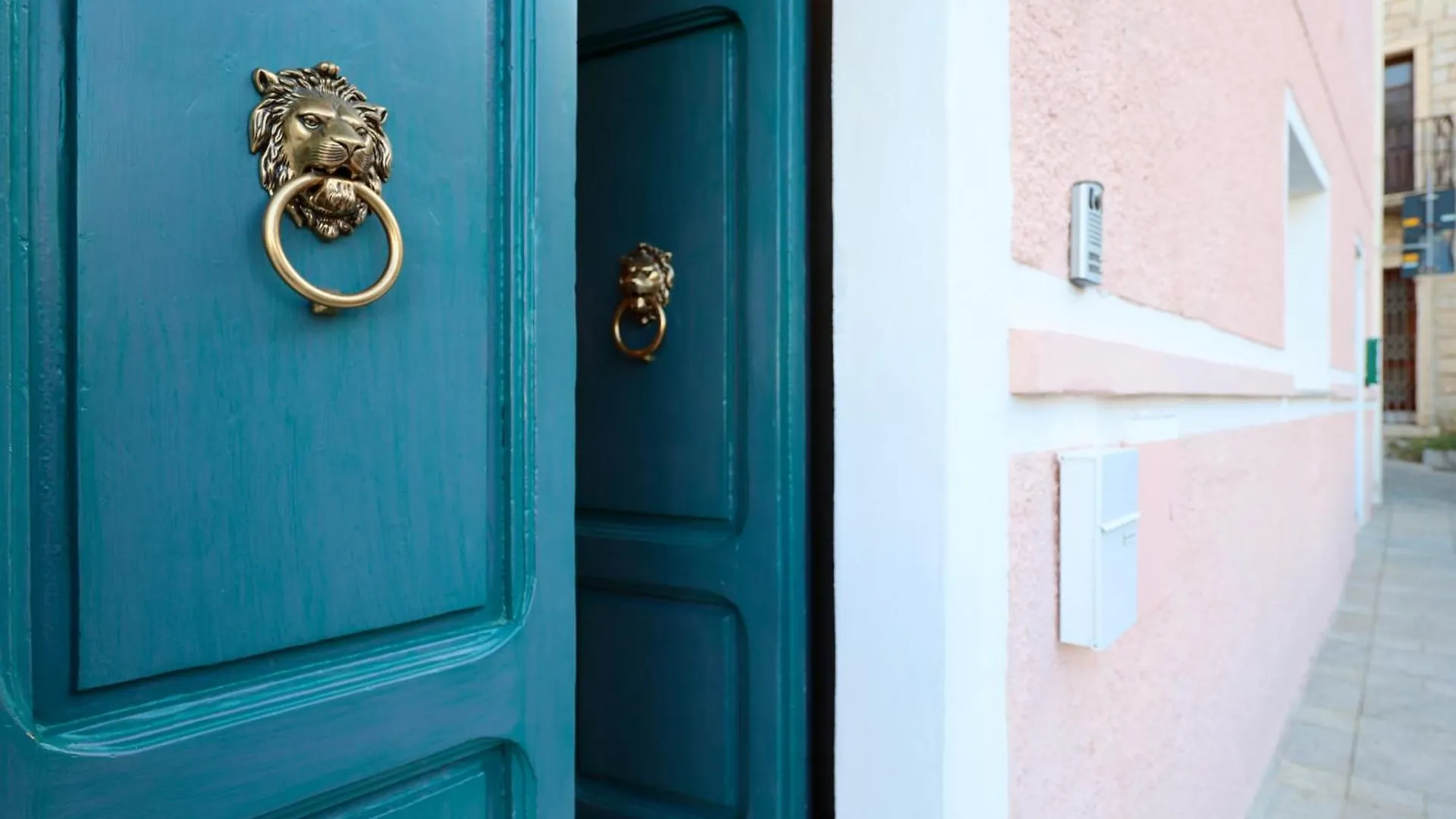 Apartment Hidden Gem - Luxury Studio Garibaldi - Perfect For Couples - Fully Equipped - Historical Centre Olbia Italy